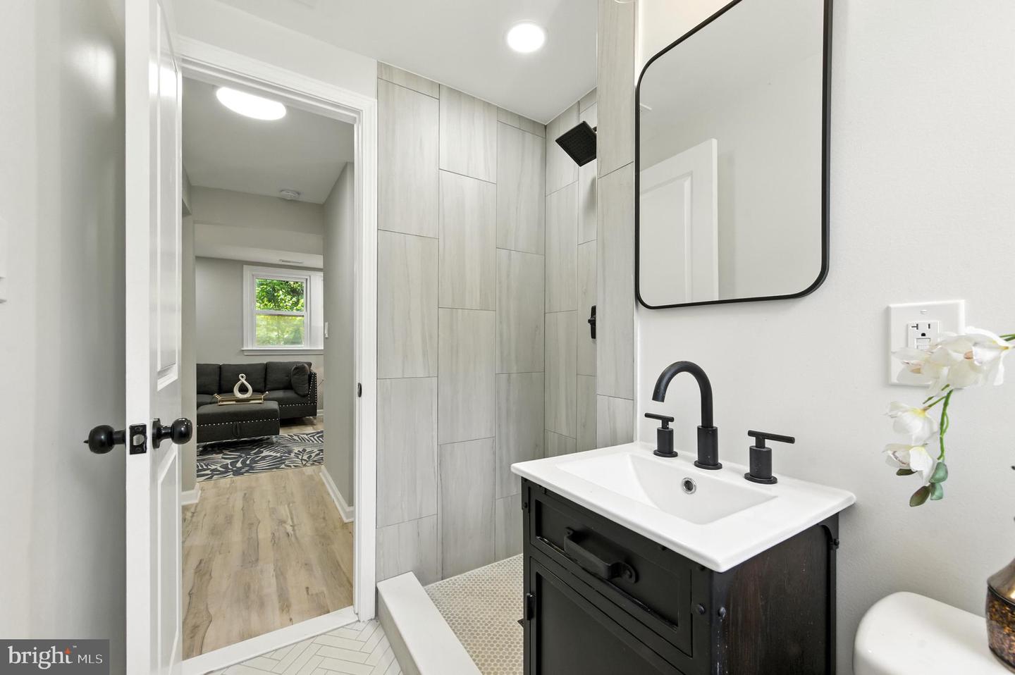 8602 CUSHMAN PL, ALEXANDRIA, Virginia 22308, 4 Bedrooms Bedrooms, ,3 BathroomsBathrooms,Residential,For sale,8602 CUSHMAN PL,VAFX2266324 MLS # VAFX2266324