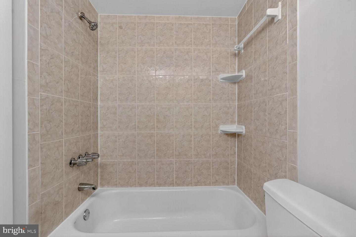 1602 RENATE DR #302, WOODBRIDGE, Virginia 22192, 1 Bedroom Bedrooms, 9 Rooms Rooms,1 BathroomBathrooms,Residential,For sale,1602 RENATE DR #302,VAPW2103994 MLS # VAPW2103994