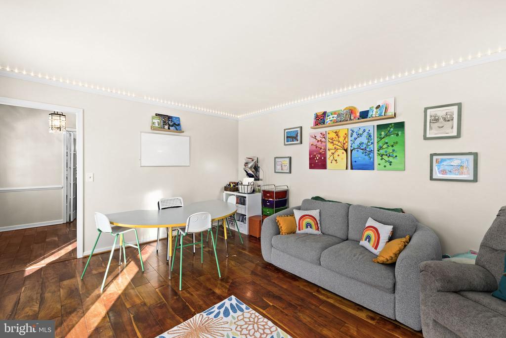 105 CHINABERRY DR, FREDERICKSBURG, Virginia 22407, 5 Bedrooms Bedrooms, ,3 BathroomsBathrooms,Residential,BREEZEWOOD,105 CHINABERRY DR,VASP2039154 MLS # VASP2039154