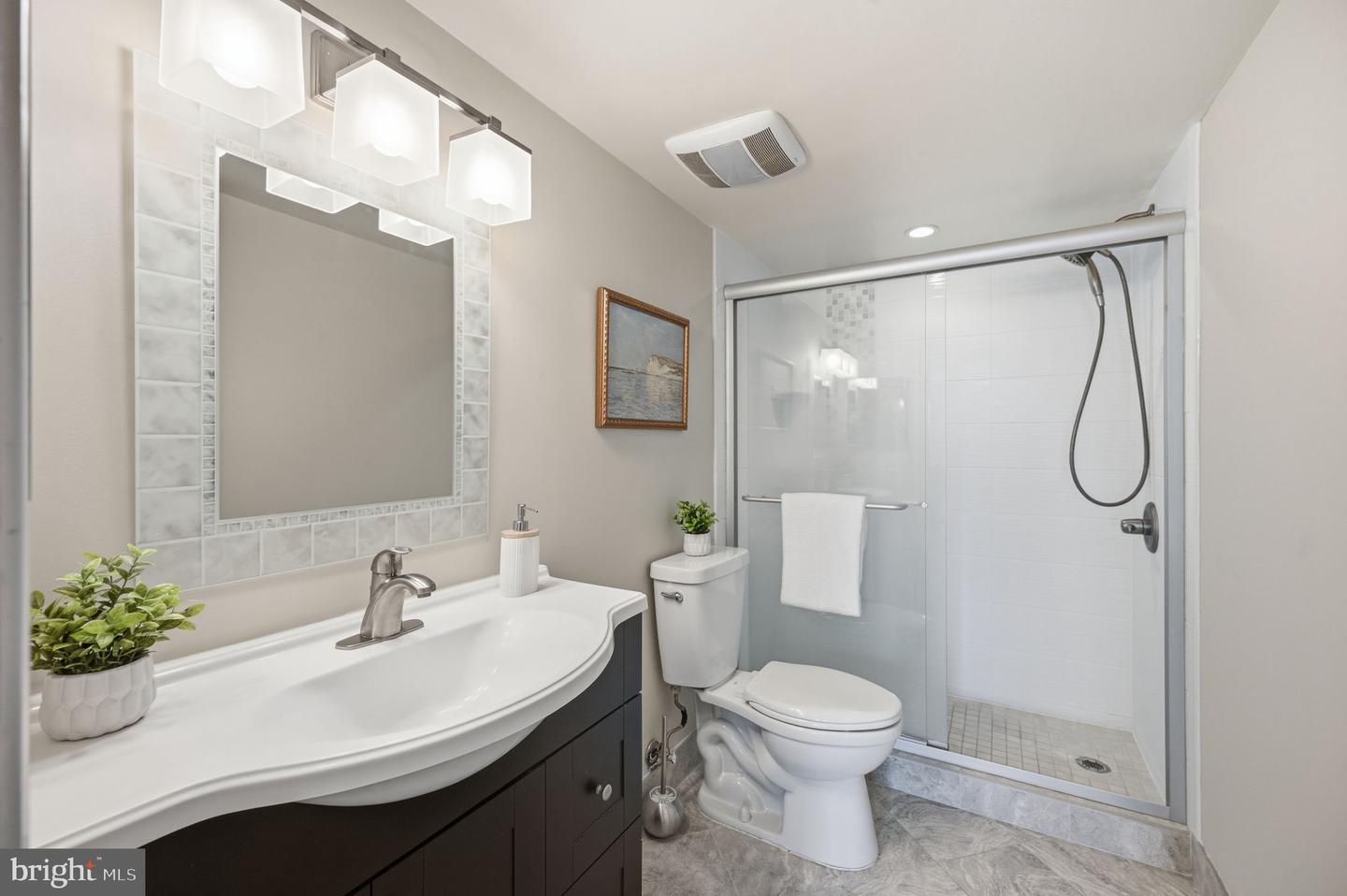 1800 OLD MEADOW RD #1720, MCLEAN, Virginia 22102, 2 Bedrooms Bedrooms, ,2 BathroomsBathrooms,Residential,For sale,1800 OLD MEADOW RD #1720,VAFX2282786 MLS # VAFX2282786