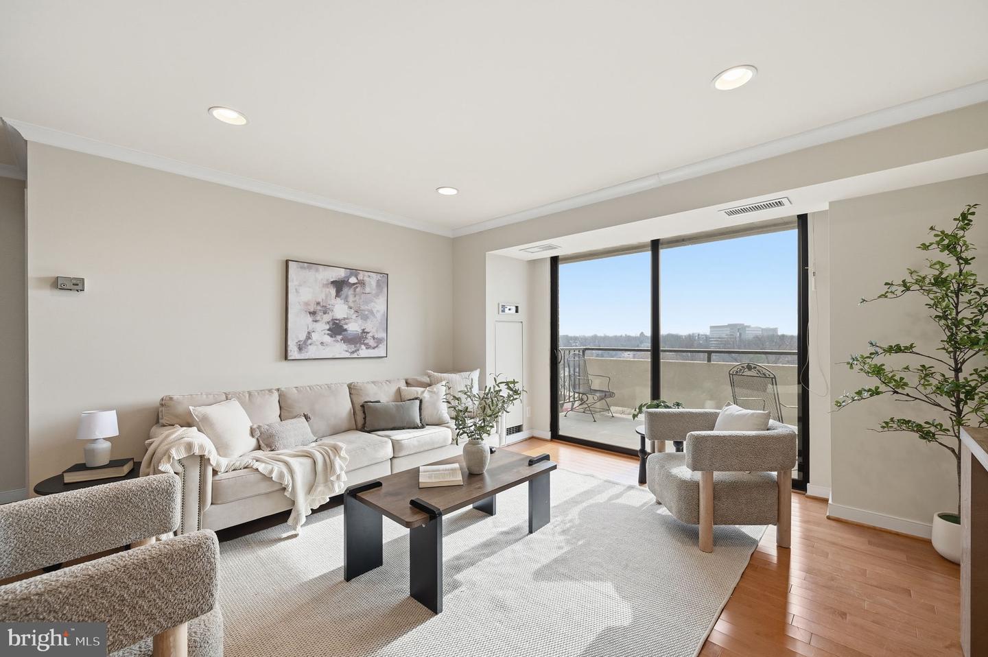 1800 OLD MEADOW RD #1720, MCLEAN, Virginia 22102, 2 Bedrooms Bedrooms, ,2 BathroomsBathrooms,Residential,For sale,1800 OLD MEADOW RD #1720,VAFX2282786 MLS # VAFX2282786