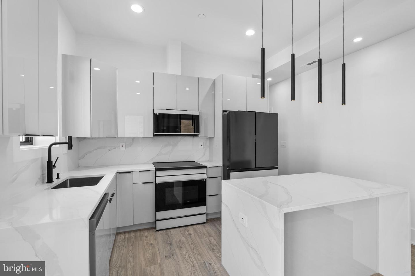 1140 OATES ST NE #201, WASHINGTON, District Of Columbia 20002, 3 Bedrooms Bedrooms, ,2 BathroomsBathrooms,Residential,For sale,1140 OATES ST NE #201,DCDC2235302 MLS # DCDC2235302