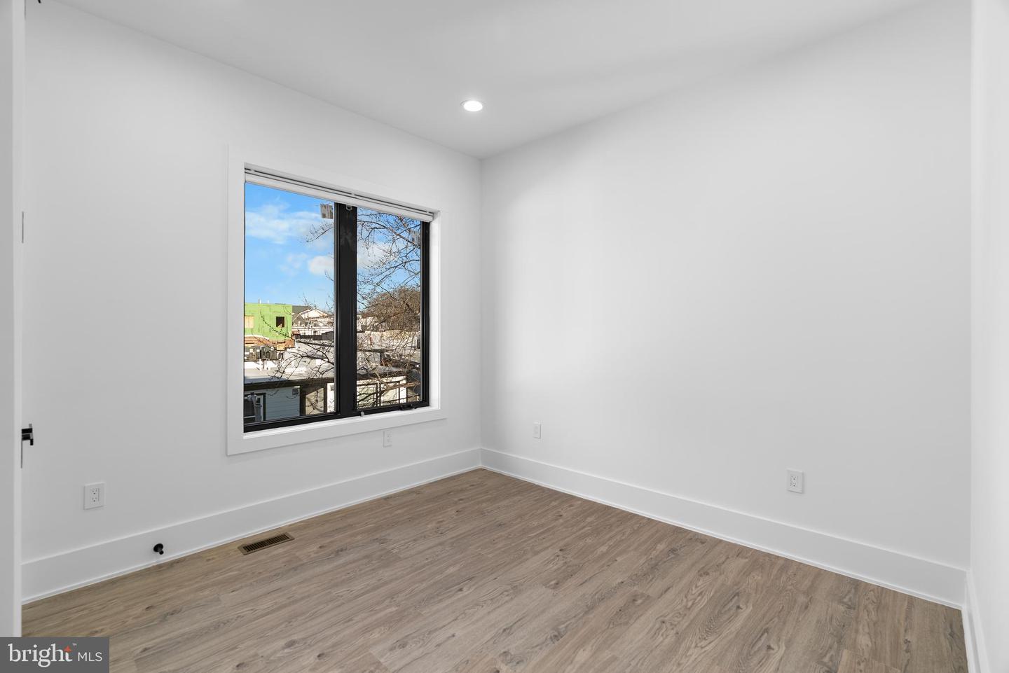 1140 OATES ST NE #201, WASHINGTON, District Of Columbia 20002, 3 Bedrooms Bedrooms, ,2 BathroomsBathrooms,Residential,For sale,1140 OATES ST NE #201,DCDC2235302 MLS # DCDC2235302