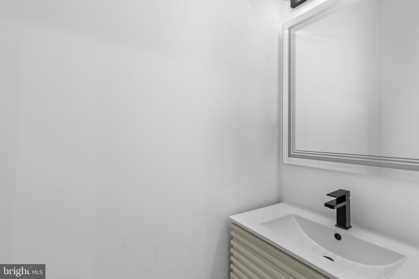 1140 OATES ST NE #201, WASHINGTON, District Of Columbia 20002, 3 Bedrooms Bedrooms, ,2 BathroomsBathrooms,Residential,For sale,1140 OATES ST NE #201,DCDC2235302 MLS # DCDC2235302