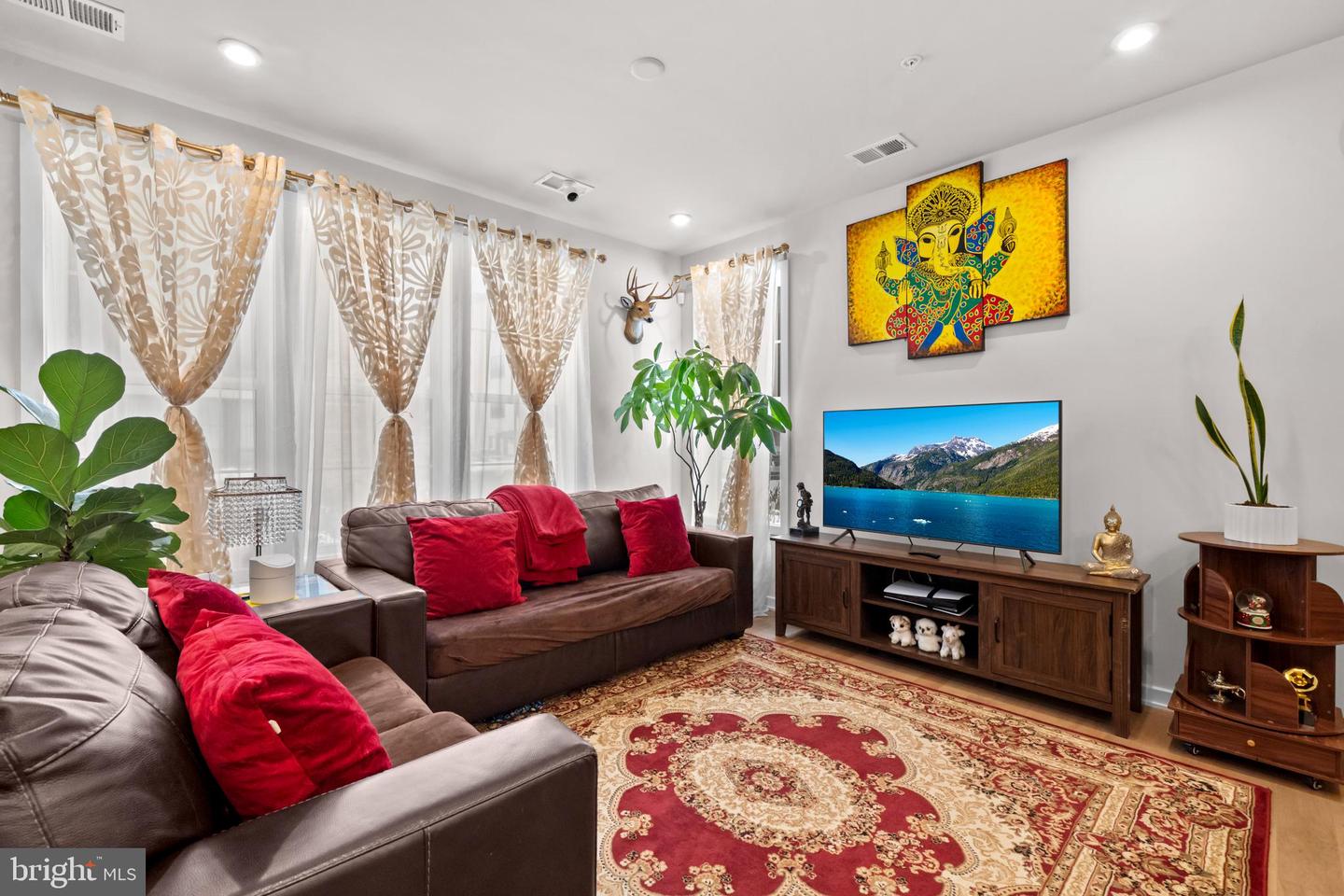 7470 BACKETT WOOD TER #301, MCLEAN, Virginia 22102, 3 Bedrooms Bedrooms, ,2 BathroomsBathrooms,Residential,For sale,7470 BACKETT WOOD TER #301,VAFX2283108 MLS # VAFX2283108