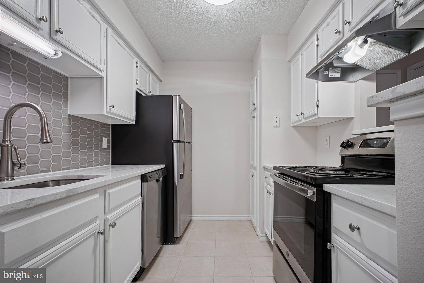 1536 LINCOLN WAY #101, MCLEAN, Virginia 22102, 1 Bedroom Bedrooms, ,1 BathroomBathrooms,Residential,For sale,1536 LINCOLN WAY #101,VAFX2285812 MLS # VAFX2285812