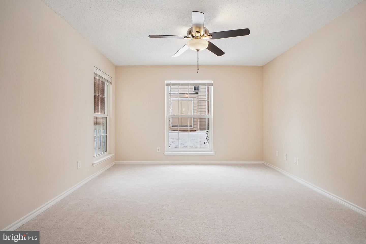 1536 LINCOLN WAY #101, MCLEAN, Virginia 22102, 1 Bedroom Bedrooms, ,1 BathroomBathrooms,Residential,For sale,1536 LINCOLN WAY #101,VAFX2285812 MLS # VAFX2285812