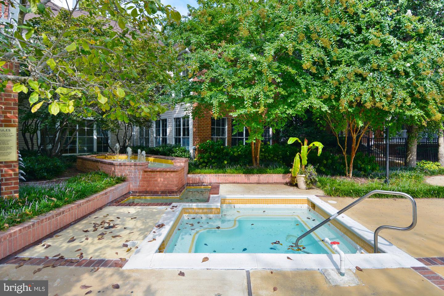 1536 LINCOLN WAY #101, MCLEAN, Virginia 22102, 1 Bedroom Bedrooms, ,1 BathroomBathrooms,Residential,For sale,1536 LINCOLN WAY #101,VAFX2285812 MLS # VAFX2285812