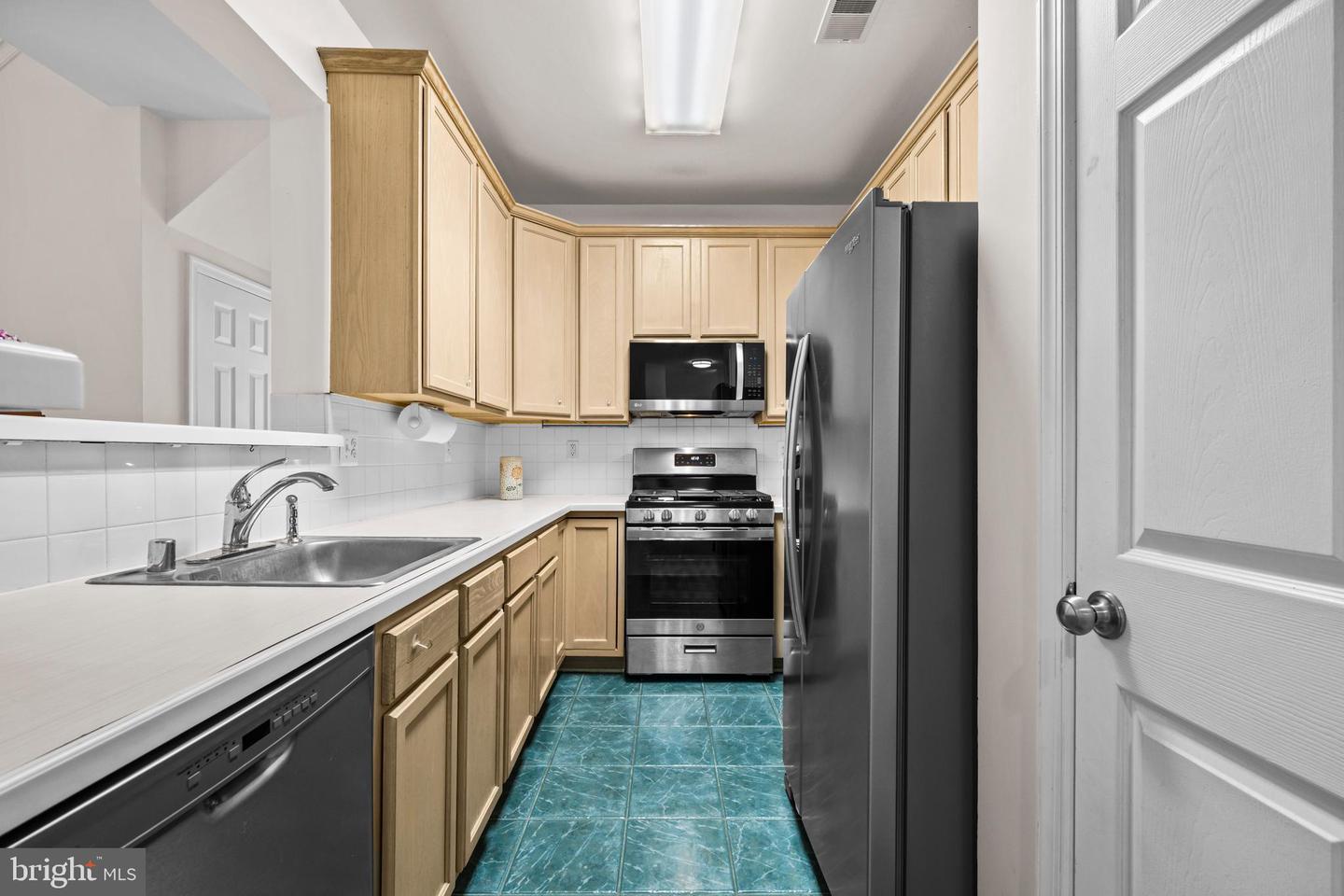 11338 WESTBROOK MILL LN #303, FAIRFAX, Virginia 22030, 3 Bedrooms Bedrooms, ,2 BathroomsBathrooms,Residential,For sale,11338 WESTBROOK MILL LN #303,VAFX2285908 MLS # VAFX2285908