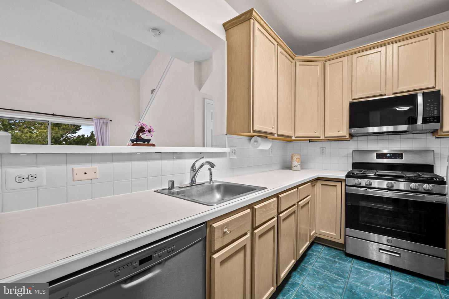 11338 WESTBROOK MILL LN #303, FAIRFAX, Virginia 22030, 3 Bedrooms Bedrooms, ,2 BathroomsBathrooms,Residential,For sale,11338 WESTBROOK MILL LN #303,VAFX2285908 MLS # VAFX2285908