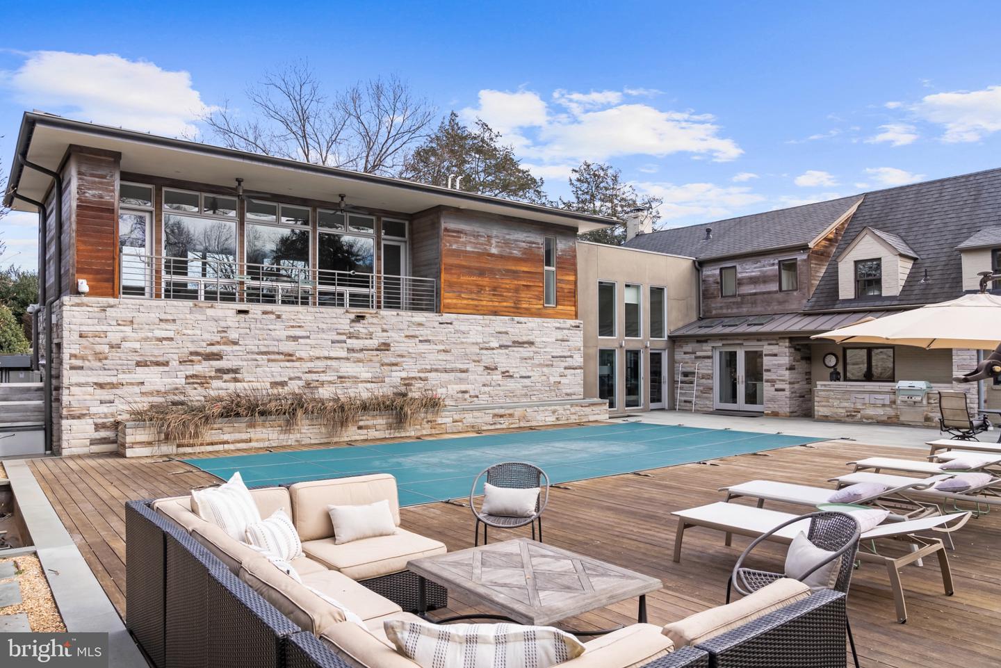 3022 FOX MILL RD, OAKTON, Virginia 22124, 4 Bedrooms Bedrooms, 10 Rooms Rooms,4 BathroomsBathrooms,Residential,For sale,3022 FOX MILL RD,VAFX2286094 MLS # VAFX2286094