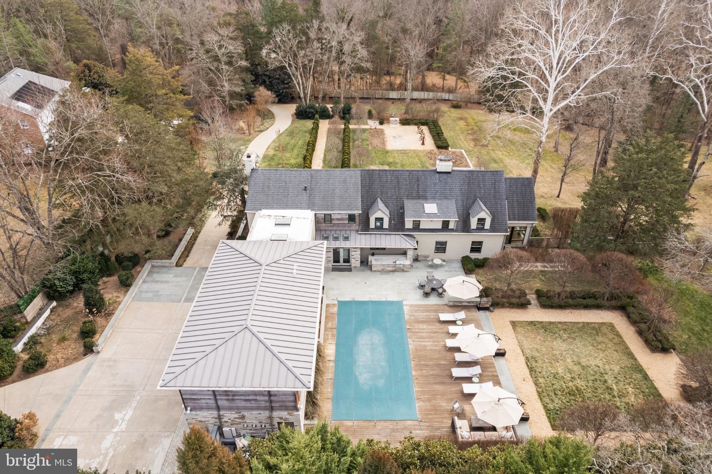 3022 FOX MILL RD, OAKTON, Virginia 22124, 4 Bedrooms Bedrooms, 10 Rooms Rooms,4 BathroomsBathrooms,Residential,For sale,3022 FOX MILL RD,VAFX2286094 MLS # VAFX2286094