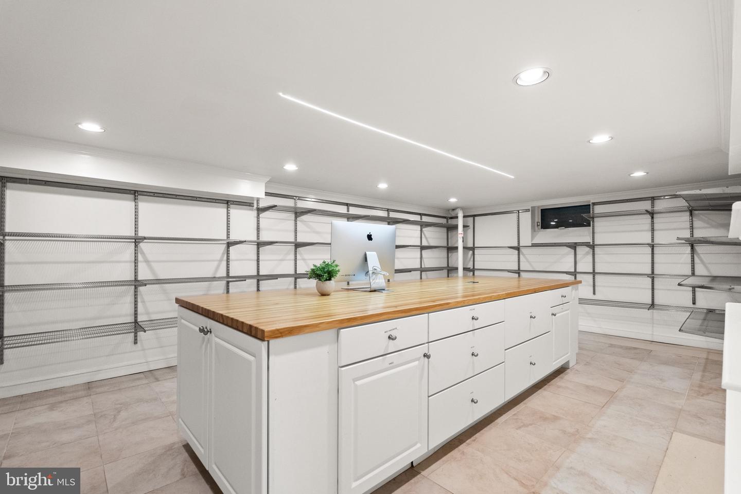 3022 FOX MILL RD, OAKTON, Virginia 22124, 4 Bedrooms Bedrooms, 10 Rooms Rooms,4 BathroomsBathrooms,Residential,For sale,3022 FOX MILL RD,VAFX2286094 MLS # VAFX2286094