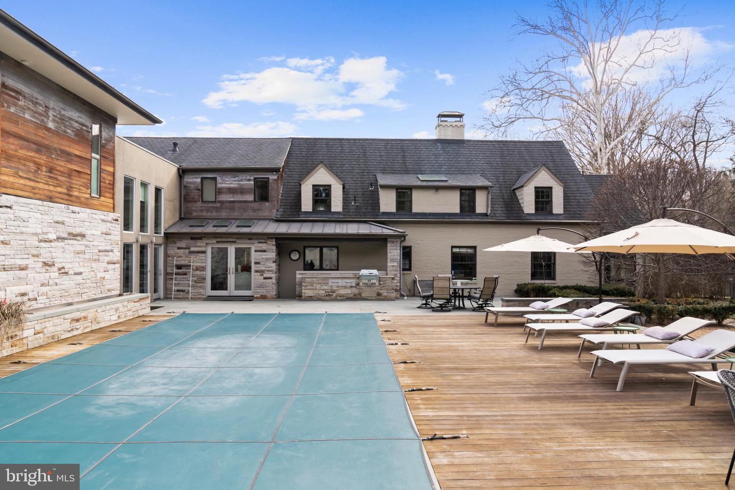 3022 FOX MILL RD, OAKTON, Virginia 22124, 4 Bedrooms Bedrooms, 10 Rooms Rooms,4 BathroomsBathrooms,Residential,For sale,3022 FOX MILL RD,VAFX2286094 MLS # VAFX2286094