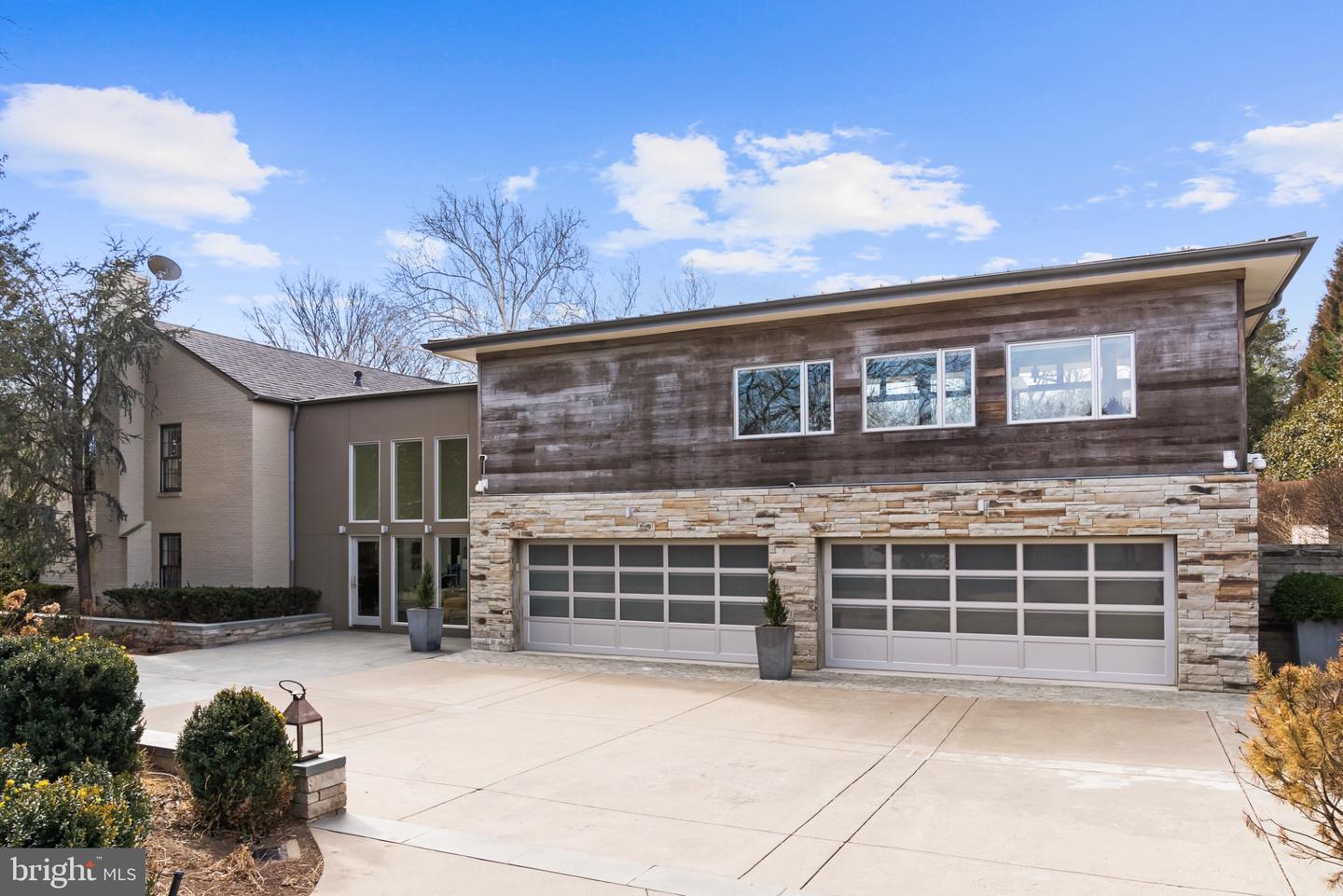 3022 FOX MILL RD, OAKTON, Virginia 22124, 4 Bedrooms Bedrooms, 10 Rooms Rooms,4 BathroomsBathrooms,Residential,For sale,3022 FOX MILL RD,VAFX2286094 MLS # VAFX2286094