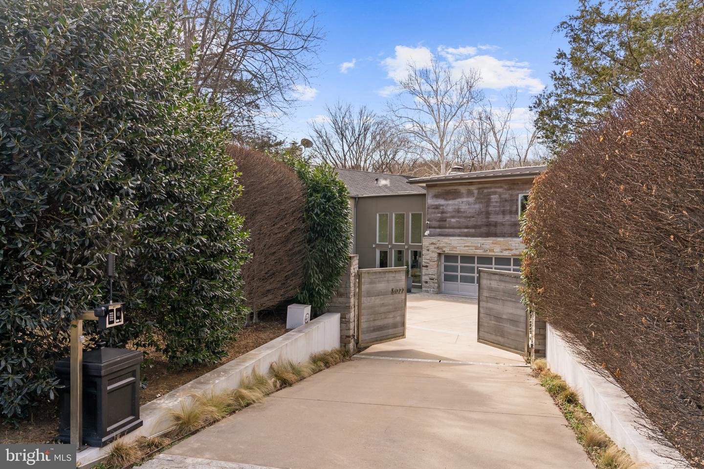 3022 FOX MILL RD, OAKTON, Virginia 22124, 4 Bedrooms Bedrooms, 10 Rooms Rooms,4 BathroomsBathrooms,Residential,For sale,3022 FOX MILL RD,VAFX2286094 MLS # VAFX2286094