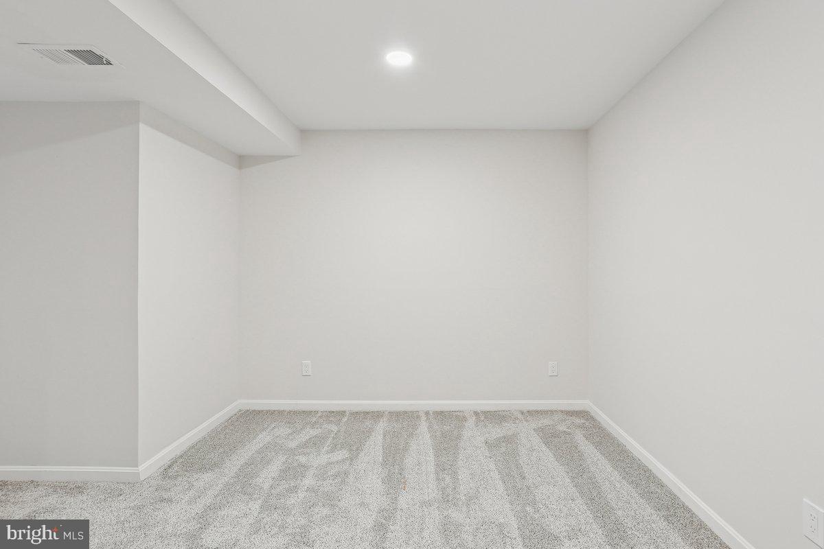 2903 MONTAUK CT, FALLS CHURCH, Virginia 22042, 3 Bedrooms Bedrooms, ,3 BathroomsBathrooms,Residential,For sale,2903 MONTAUK CT,VAFX2286952 MLS # VAFX2286952