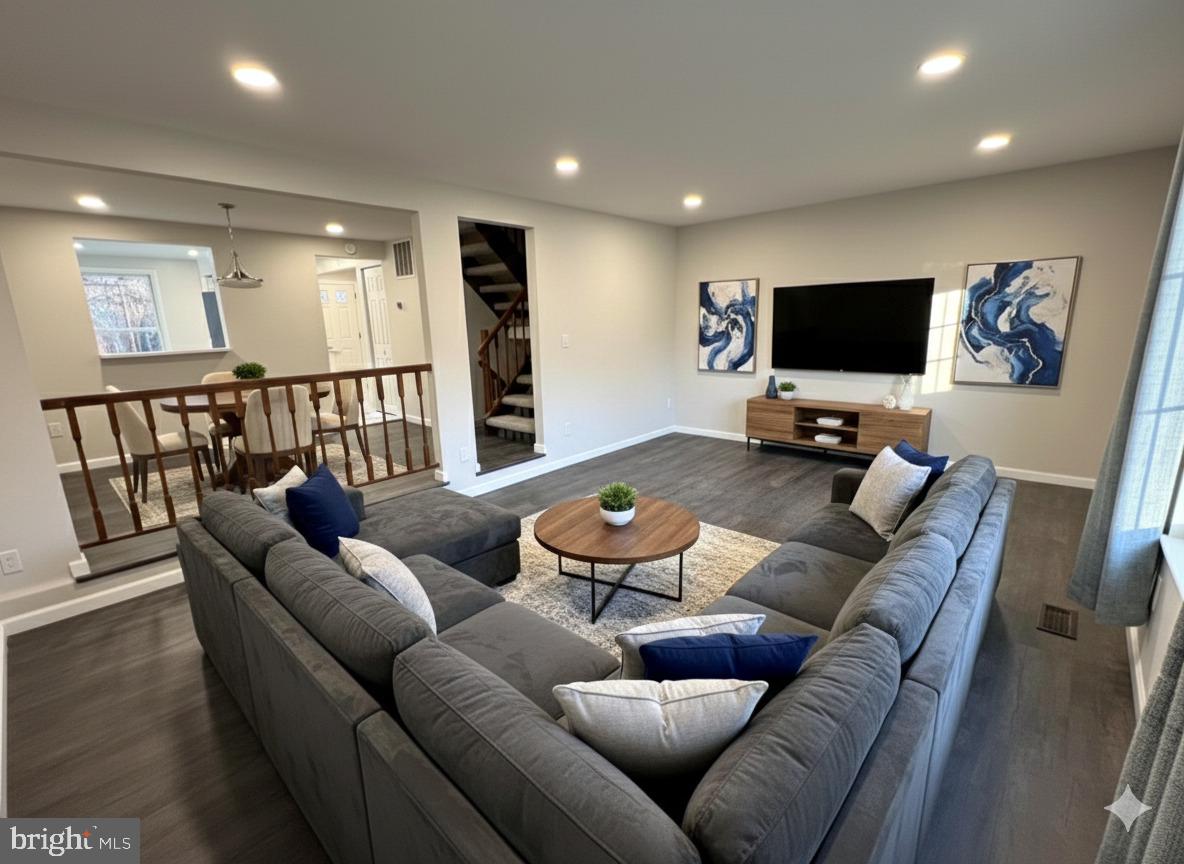 2903 MONTAUK CT, FALLS CHURCH, Virginia 22042, 3 Bedrooms Bedrooms, ,3 BathroomsBathrooms,Residential,For sale,2903 MONTAUK CT,VAFX2286952 MLS # VAFX2286952