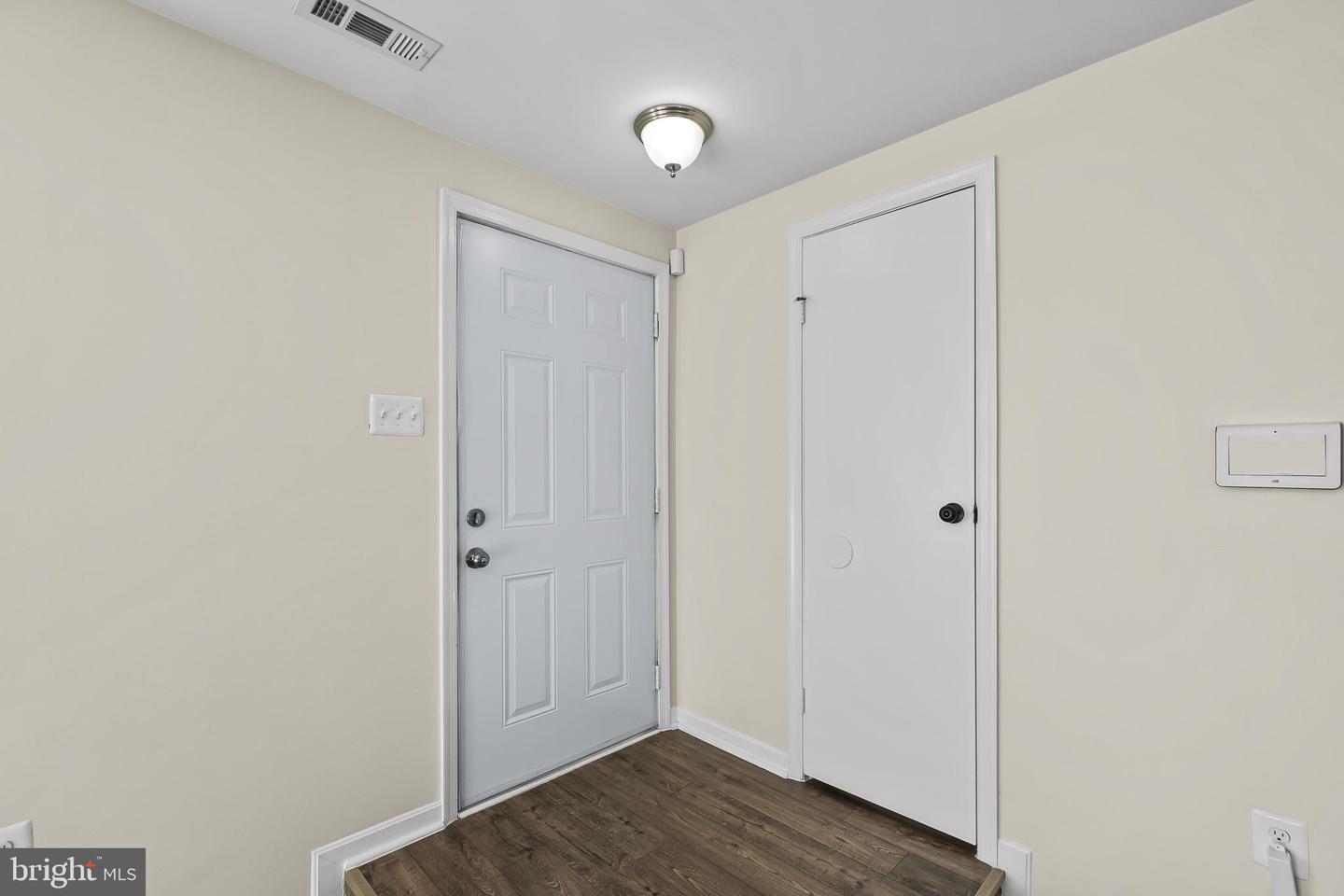 7614 JORDON HOLLOW CT, MANASSAS, Virginia 20109, 3 Bedrooms Bedrooms, 4 Rooms Rooms,2 BathroomsBathrooms,Residential,For sale,7614 JORDON HOLLOW CT,VAPW2111154 MLS # VAPW2111154