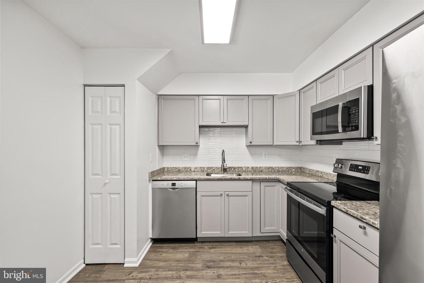 7614 JORDON HOLLOW CT, MANASSAS, Virginia 20109, 3 Bedrooms Bedrooms, 4 Rooms Rooms,2 BathroomsBathrooms,Residential,For sale,7614 JORDON HOLLOW CT,VAPW2111154 MLS # VAPW2111154