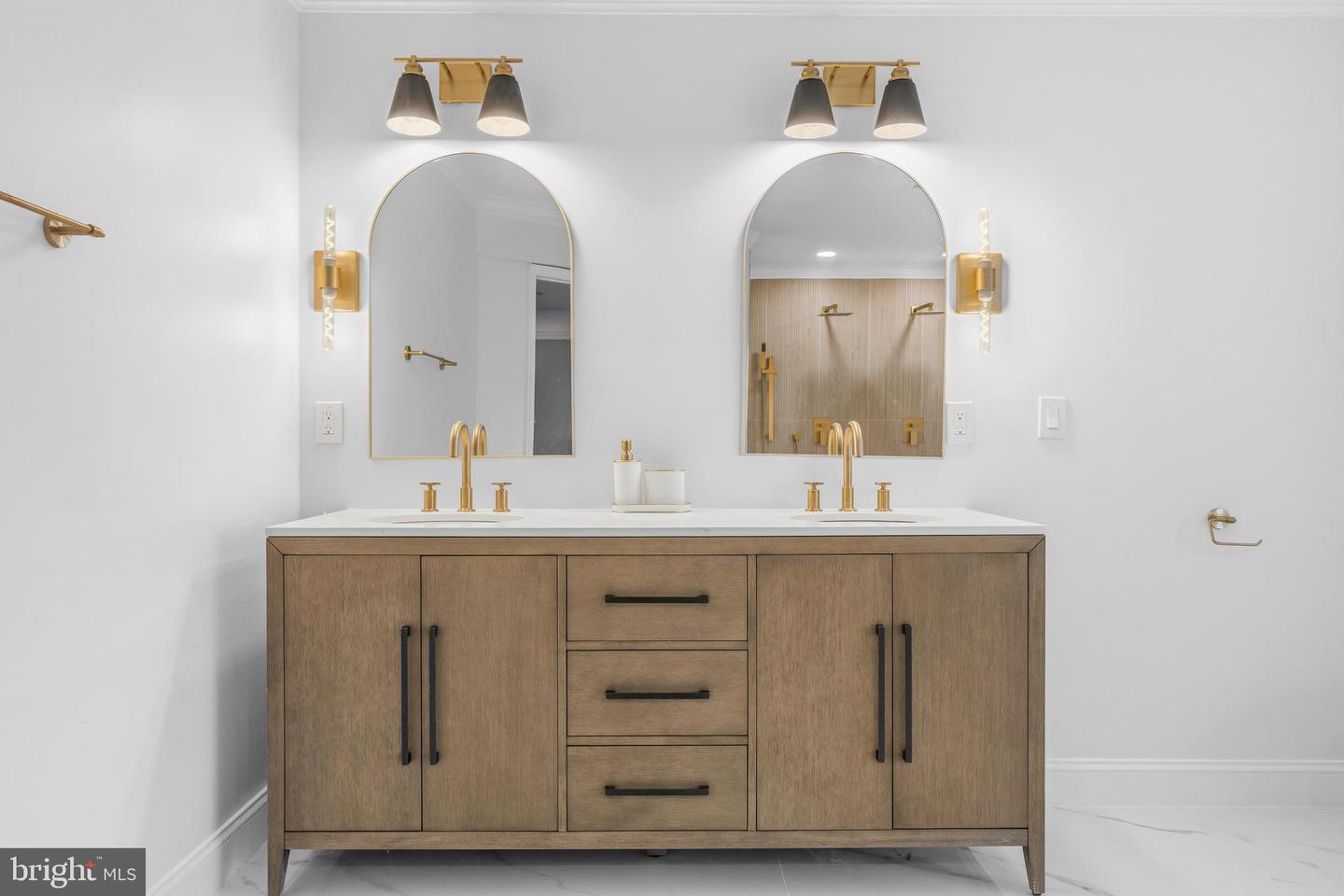 9800 BOLTON VILLAGE CT, FAIRFAX, Virginia 22032, 3 Bedrooms Bedrooms, ,3 BathroomsBathrooms,Residential,For sale,9800 BOLTON VILLAGE CT,VAFC2007712 MLS # VAFC2007712