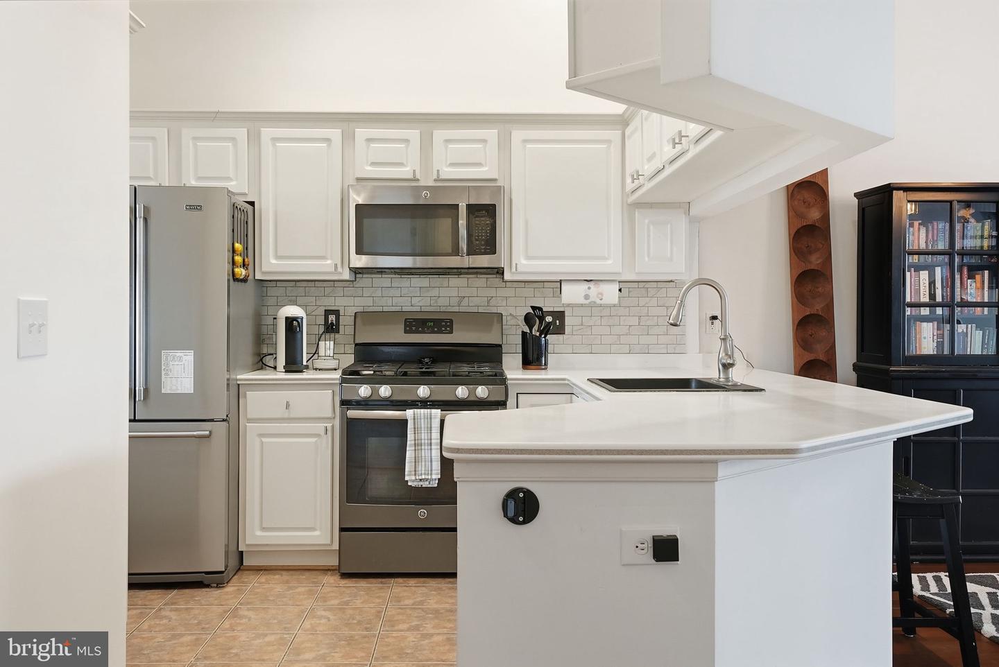 6940 FAIRFAX DR #406, ARLINGTON, Virginia 22213, 2 Bedrooms Bedrooms, ,2 BathroomsBathrooms,Residential,For sale,6940 FAIRFAX DR #406,VAAR2068230 MLS # VAAR2068230