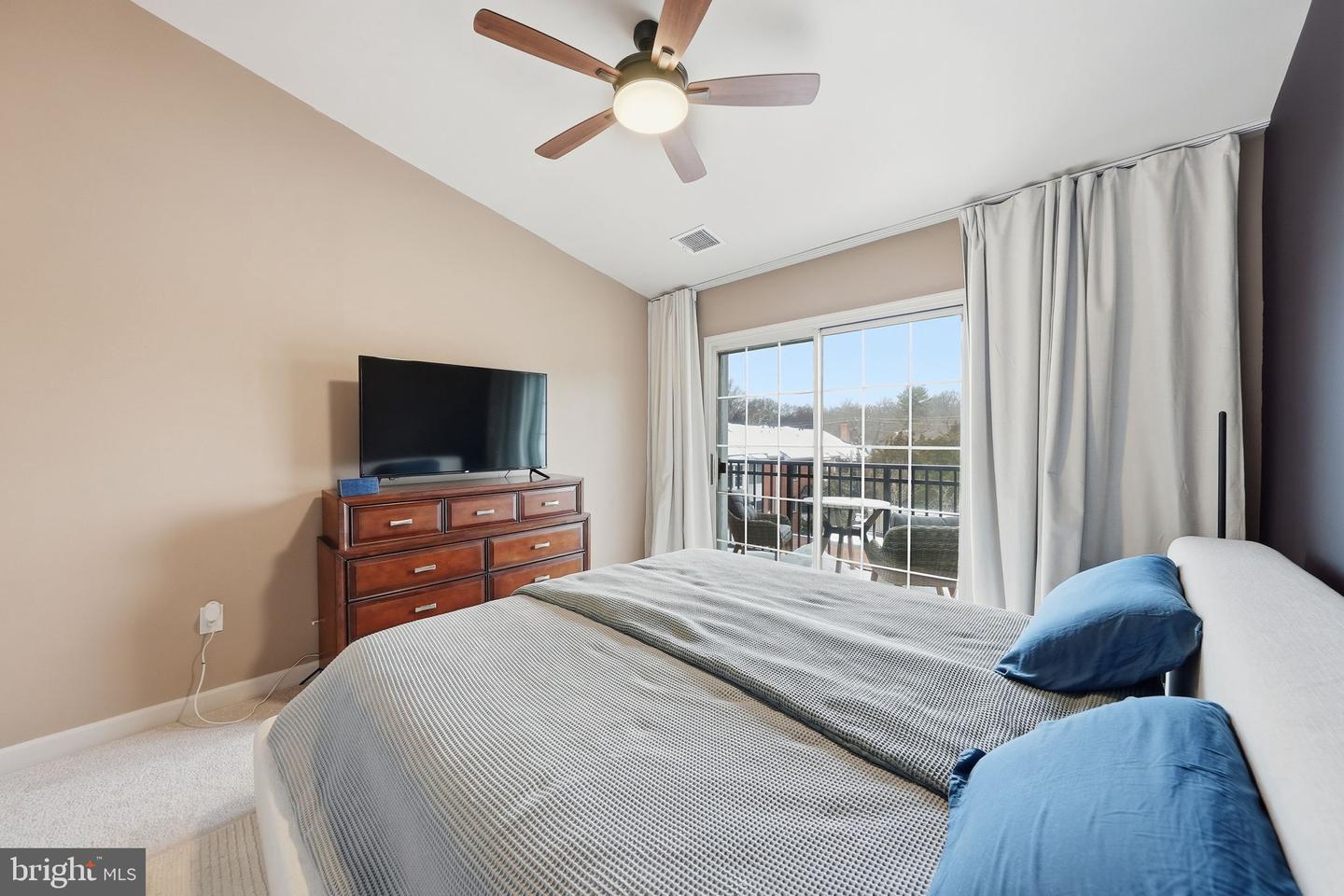 6940 FAIRFAX DR #406, ARLINGTON, Virginia 22213, 2 Bedrooms Bedrooms, ,2 BathroomsBathrooms,Residential,For sale,6940 FAIRFAX DR #406,VAAR2068230 MLS # VAAR2068230