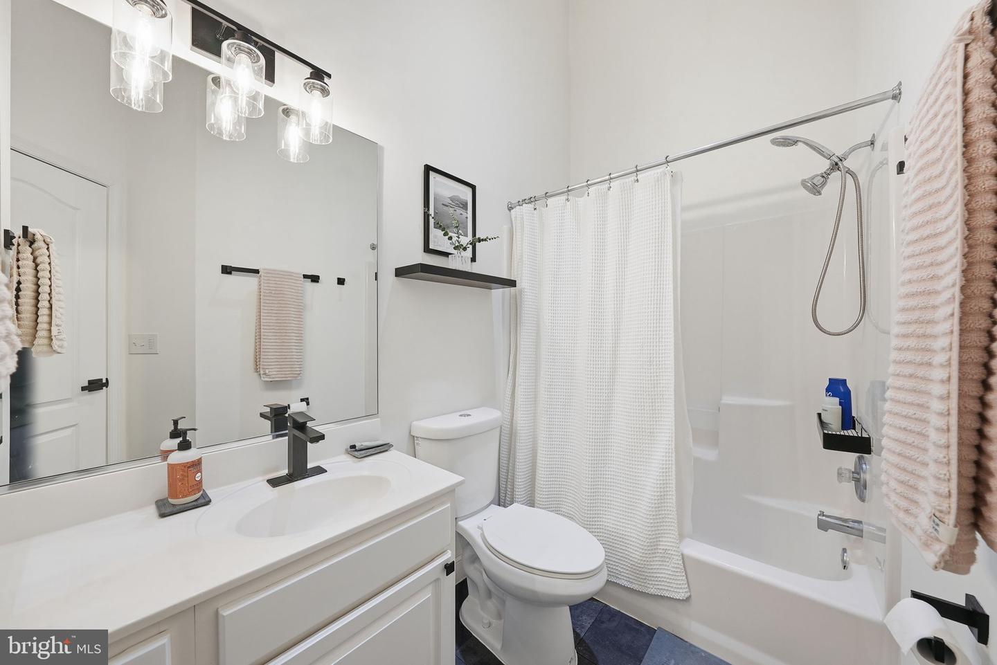 6940 FAIRFAX DR #406, ARLINGTON, Virginia 22213, 2 Bedrooms Bedrooms, ,2 BathroomsBathrooms,Residential,For sale,6940 FAIRFAX DR #406,VAAR2068230 MLS # VAAR2068230