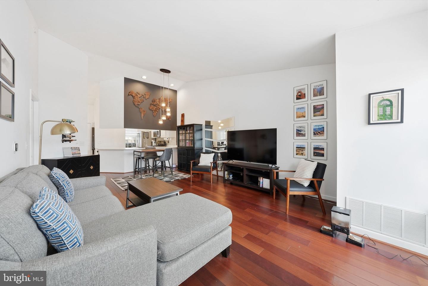 6940 FAIRFAX DR #406, ARLINGTON, Virginia 22213, 2 Bedrooms Bedrooms, ,2 BathroomsBathrooms,Residential,For sale,6940 FAIRFAX DR #406,VAAR2068230 MLS # VAAR2068230