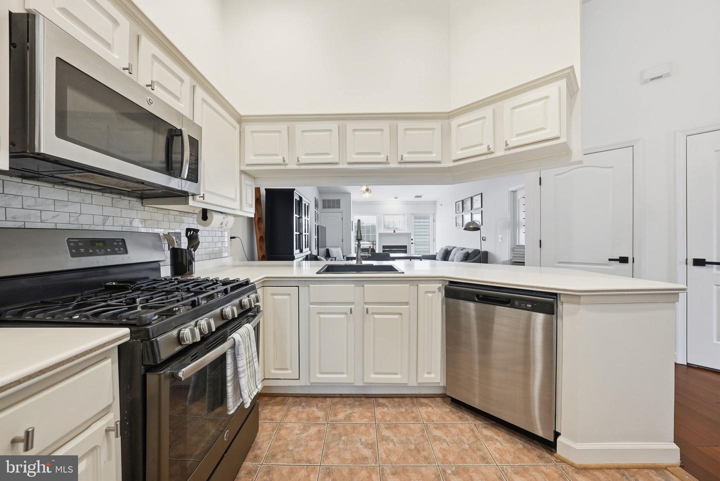 6940 FAIRFAX DR #406, ARLINGTON, Virginia 22213, 2 Bedrooms Bedrooms, ,2 BathroomsBathrooms,Residential,For sale,6940 FAIRFAX DR #406,VAAR2068230 MLS # VAAR2068230