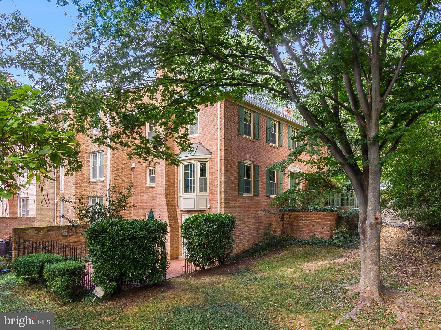 4600 4TH RD N, ARLINGTON, Virginia 22203, 3 Bedrooms Bedrooms, ,3 BathroomsBathrooms,Residential,For sale,4600 4TH RD N,VAAR2068250 MLS # VAAR2068250