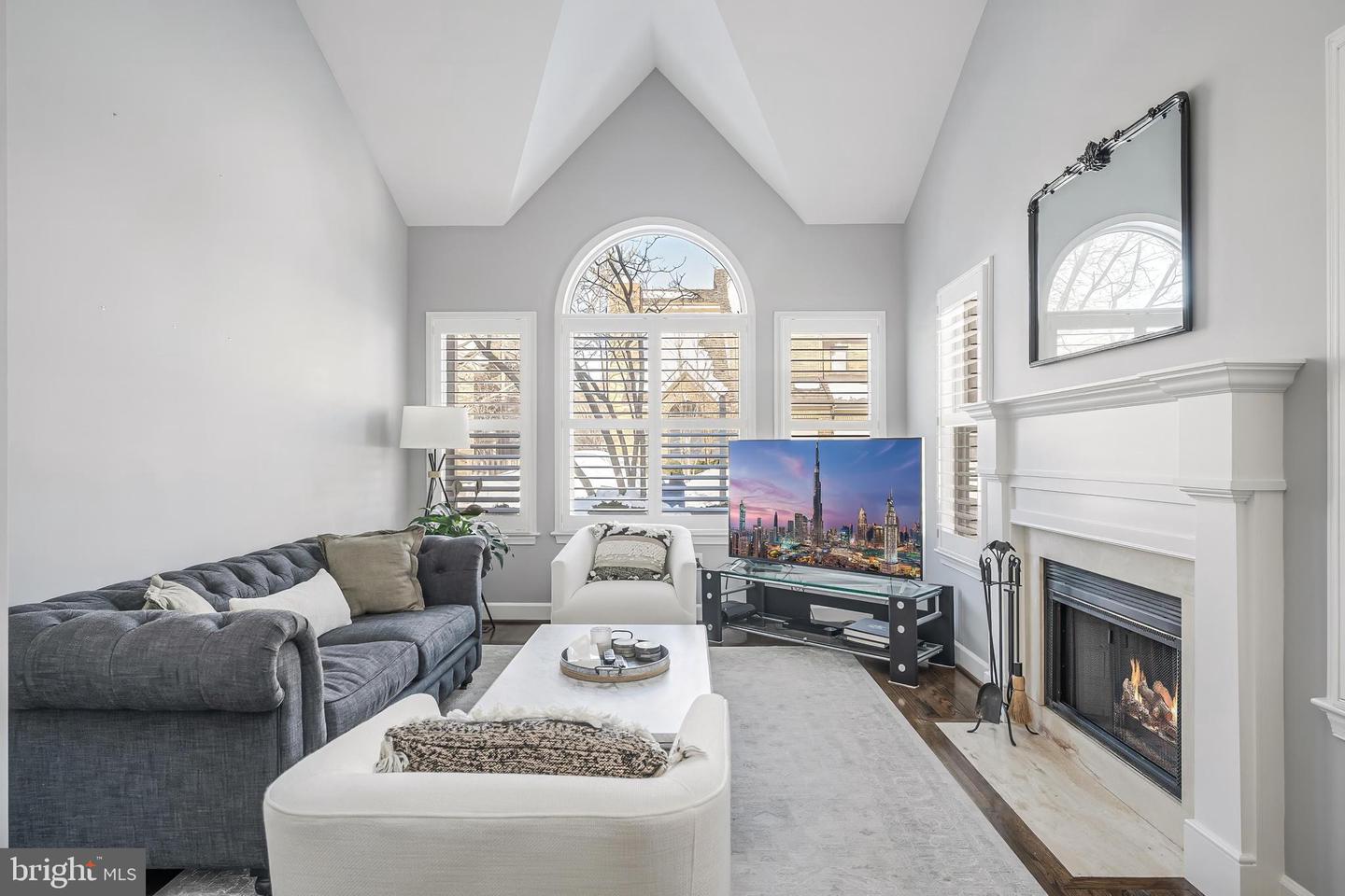 1456 HAMPTON HILL CIR, MCLEAN, Virginia 22101, 3 Bedrooms Bedrooms, ,3 BathroomsBathrooms,Residential,For sale,1456 HAMPTON HILL CIR,VAFX2287974 MLS # VAFX2287974