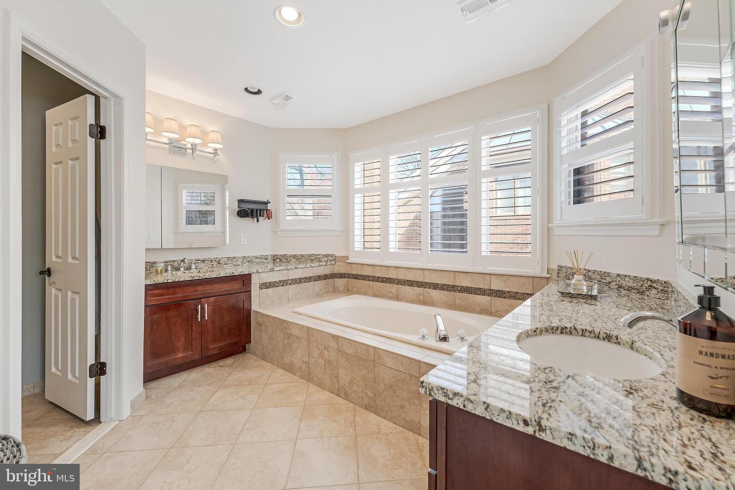 1456 HAMPTON HILL CIR, MCLEAN, Virginia 22101, 3 Bedrooms Bedrooms, ,3 BathroomsBathrooms,Residential,For sale,1456 HAMPTON HILL CIR,VAFX2287974 MLS # VAFX2287974