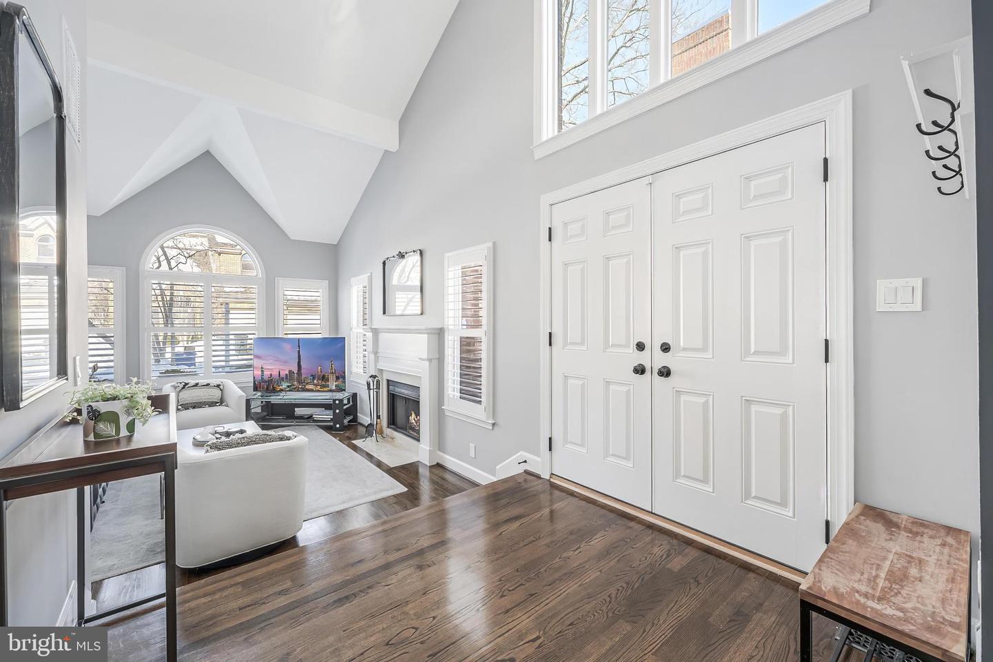 1456 HAMPTON HILL CIR, MCLEAN, Virginia 22101, 3 Bedrooms Bedrooms, ,3 BathroomsBathrooms,Residential,For sale,1456 HAMPTON HILL CIR,VAFX2287974 MLS # VAFX2287974