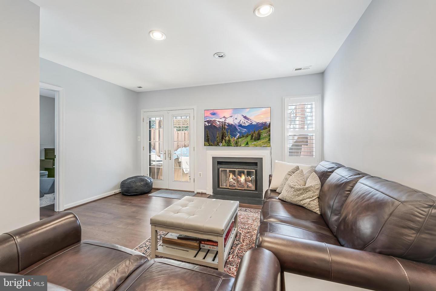 1456 HAMPTON HILL CIR, MCLEAN, Virginia 22101, 3 Bedrooms Bedrooms, ,3 BathroomsBathrooms,Residential,For sale,1456 HAMPTON HILL CIR,VAFX2287974 MLS # VAFX2287974