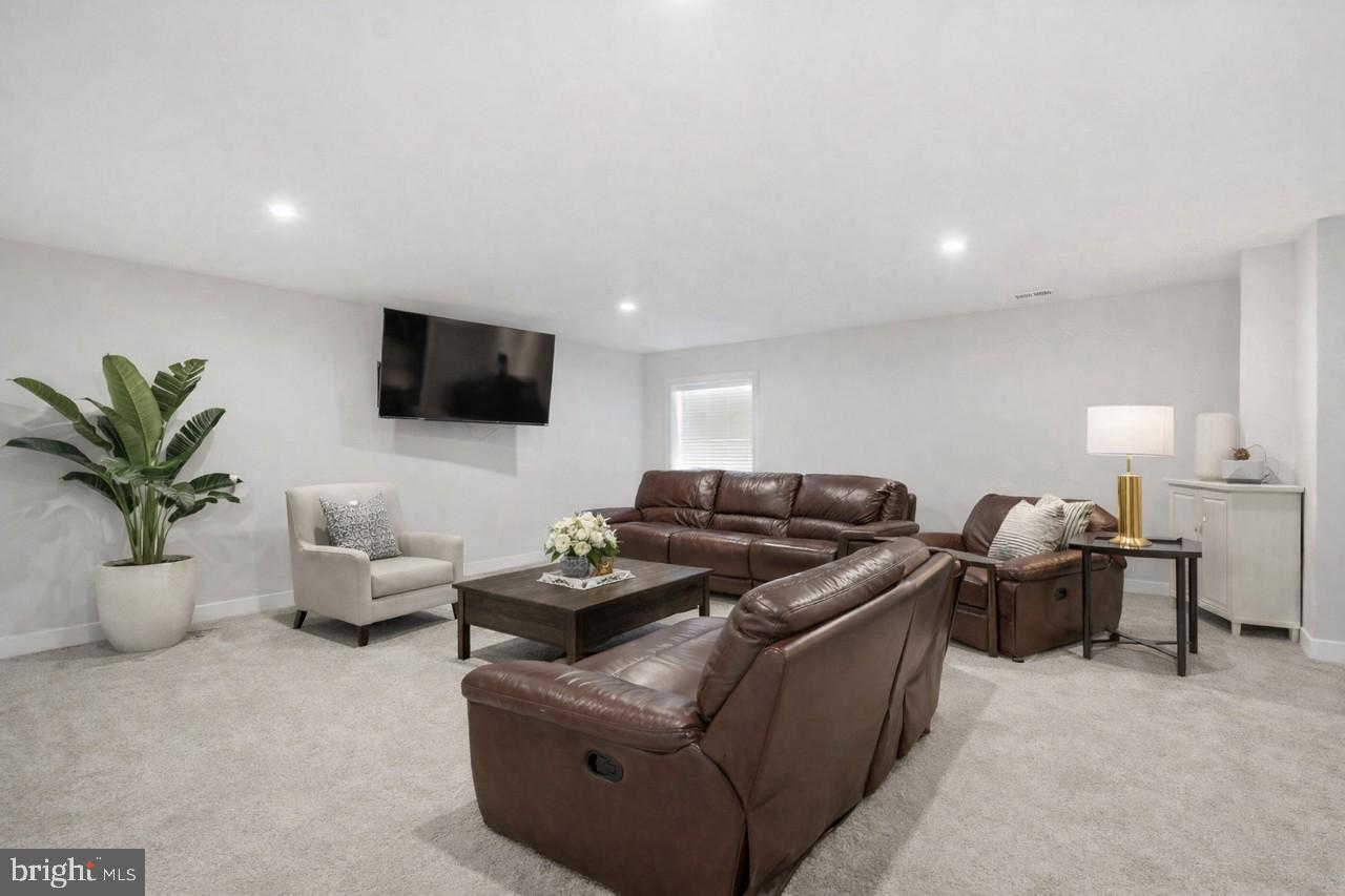 10404 ALLENDALE CT, SPOTSYLVANIA, Virginia 22551, 4 Bedrooms Bedrooms, 6 Rooms Rooms,3 BathroomsBathrooms,Residential,For sale,10404 ALLENDALE CT,VASP2039002 MLS # VASP2039002