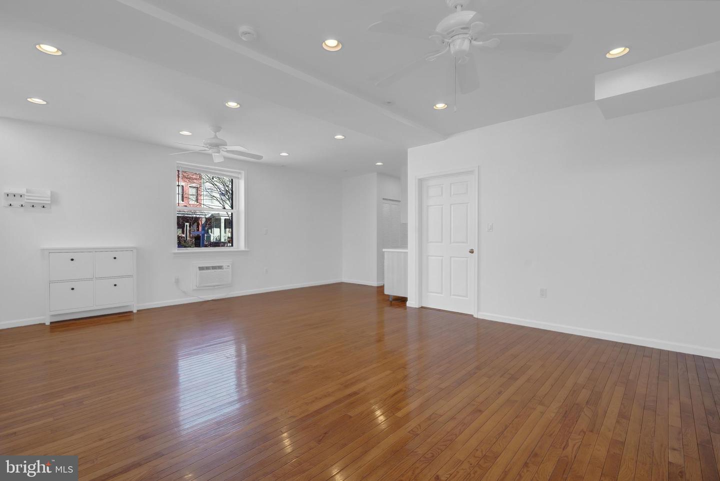 400 15TH ST SE, WASHINGTON, District Of Columbia 20003, 4 Bedrooms Bedrooms, ,2 BathroomsBathrooms,Residential,For sale,400 15TH ST SE,DCDC2244546 MLS # DCDC2244546