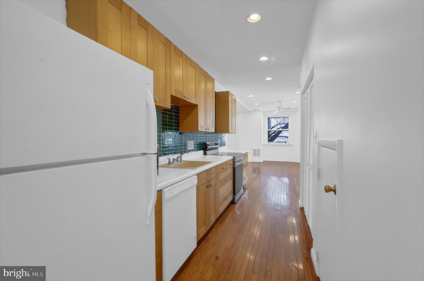 400 15TH ST SE, WASHINGTON, District Of Columbia 20003, 4 Bedrooms Bedrooms, ,2 BathroomsBathrooms,Residential,For sale,400 15TH ST SE,DCDC2244546 MLS # DCDC2244546