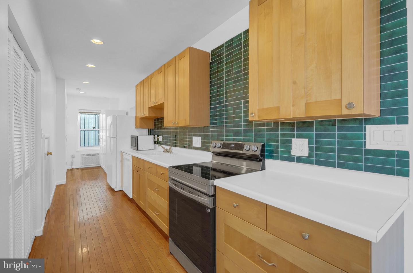 400 15TH ST SE, WASHINGTON, District Of Columbia 20003, 4 Bedrooms Bedrooms, ,2 BathroomsBathrooms,Residential,For sale,400 15TH ST SE,DCDC2244546 MLS # DCDC2244546