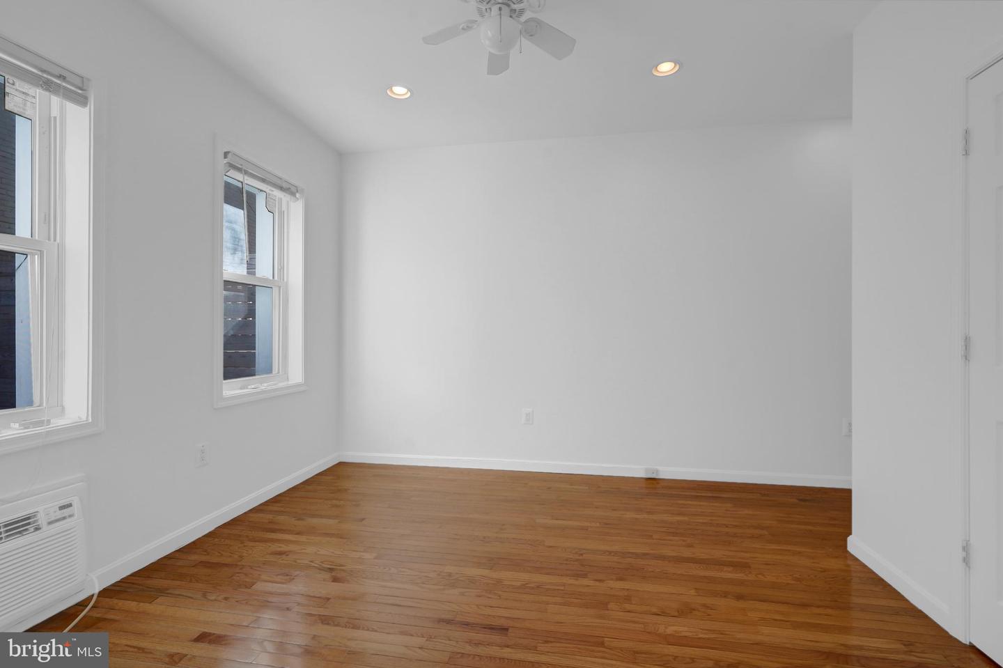 400 15TH ST SE, WASHINGTON, District Of Columbia 20003, 4 Bedrooms Bedrooms, ,2 BathroomsBathrooms,Residential,For sale,400 15TH ST SE,DCDC2244546 MLS # DCDC2244546