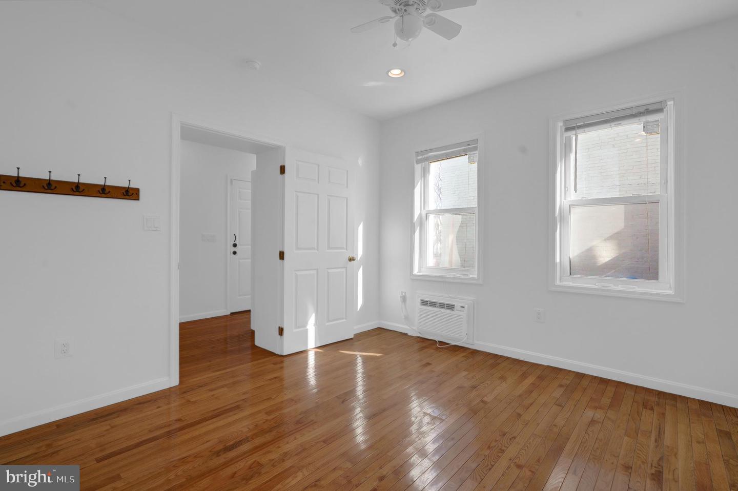 400 15TH ST SE, WASHINGTON, District Of Columbia 20003, 4 Bedrooms Bedrooms, ,2 BathroomsBathrooms,Residential,For sale,400 15TH ST SE,DCDC2244546 MLS # DCDC2244546