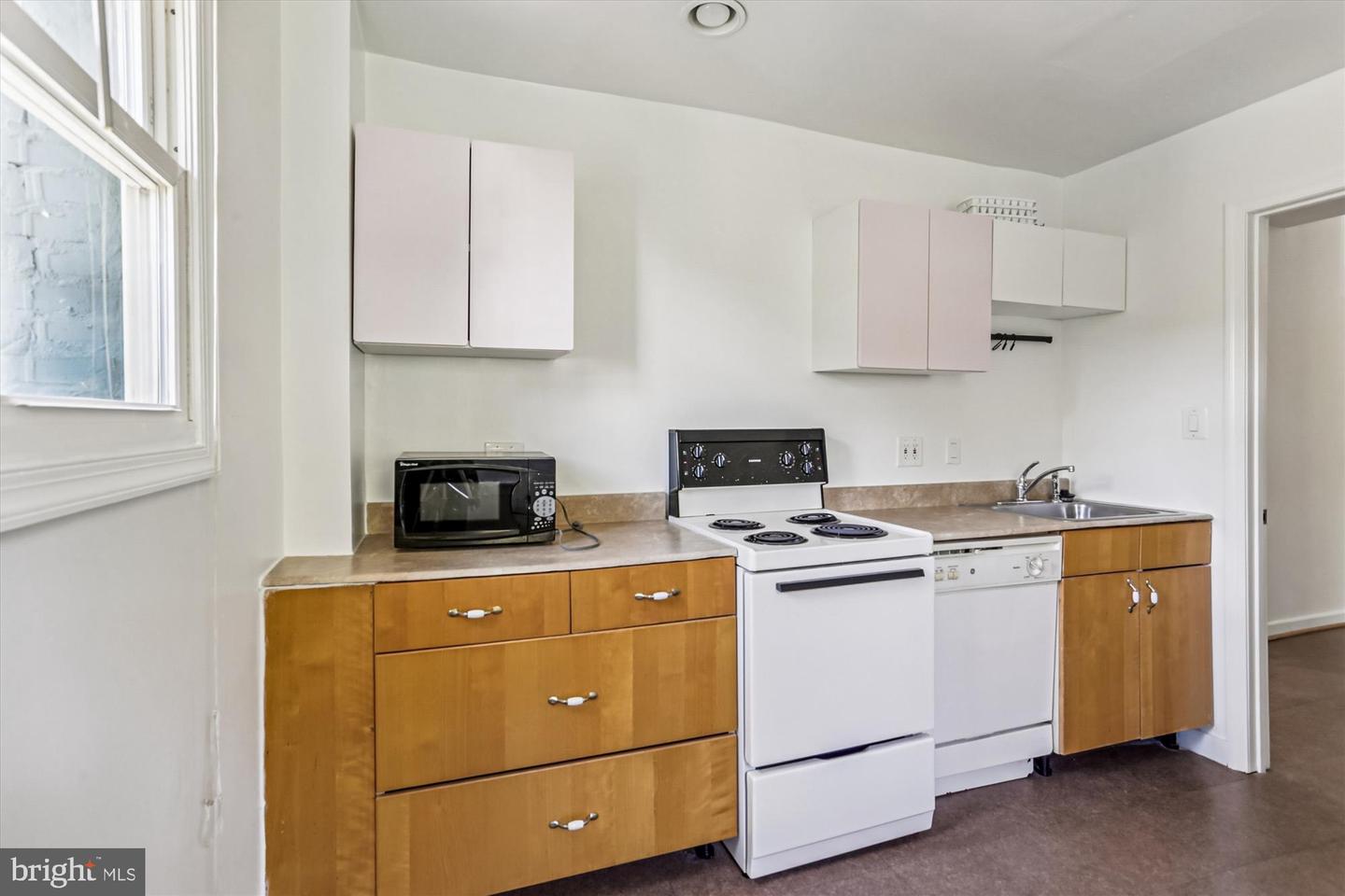 400 15TH ST SE, WASHINGTON, District Of Columbia 20003, 4 Bedrooms Bedrooms, ,2 BathroomsBathrooms,Residential,For sale,400 15TH ST SE,DCDC2244546 MLS # DCDC2244546