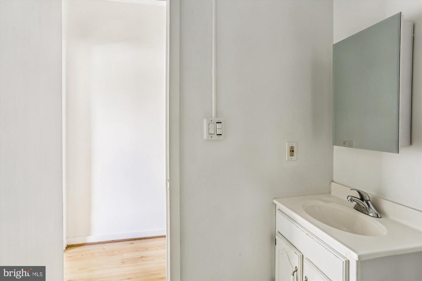 400 15TH ST SE, WASHINGTON, District Of Columbia 20003, 4 Bedrooms Bedrooms, ,2 BathroomsBathrooms,Residential,For sale,400 15TH ST SE,DCDC2244546 MLS # DCDC2244546