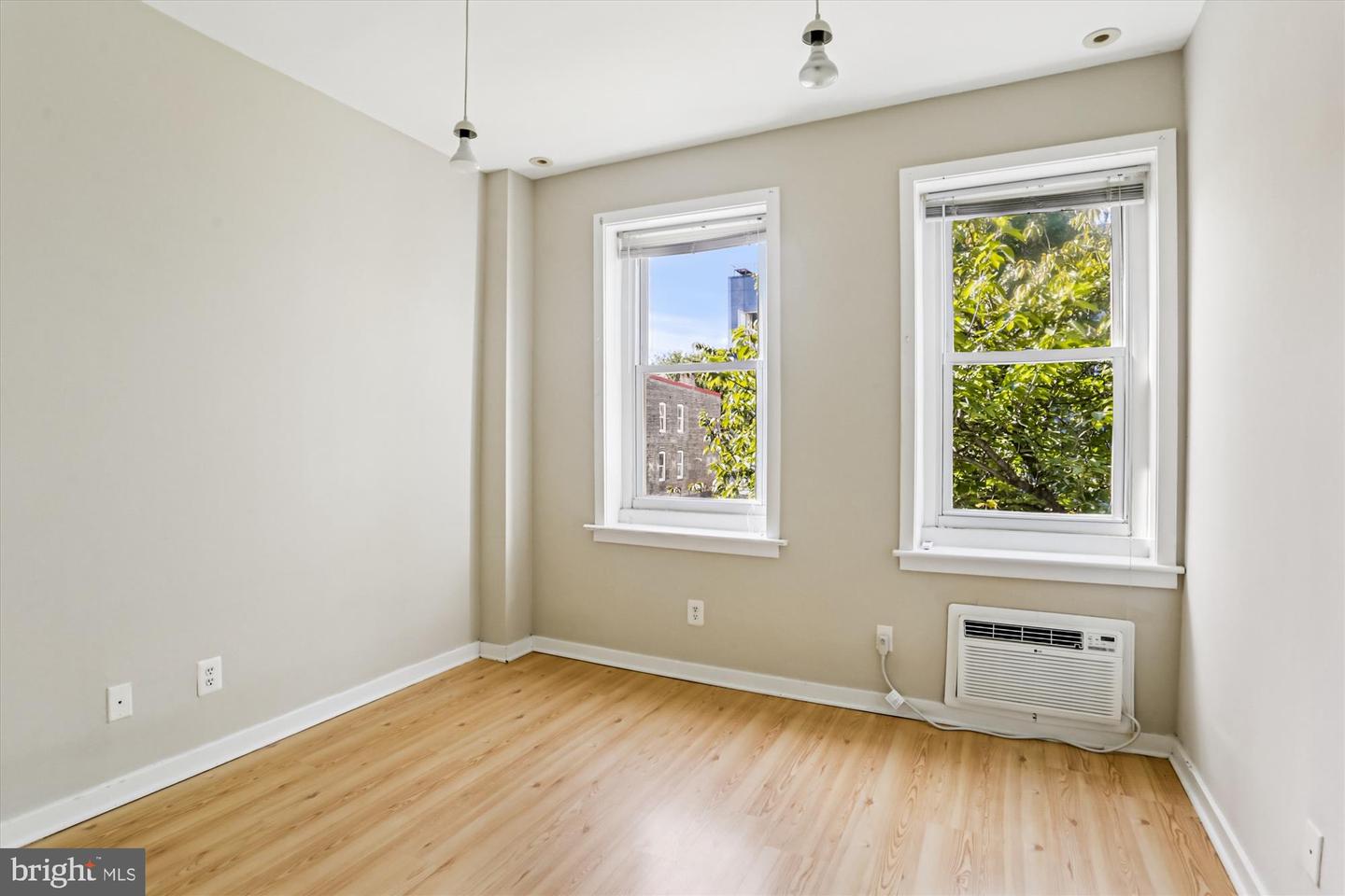 400 15TH ST SE, WASHINGTON, District Of Columbia 20003, 4 Bedrooms Bedrooms, ,2 BathroomsBathrooms,Residential,For sale,400 15TH ST SE,DCDC2244546 MLS # DCDC2244546