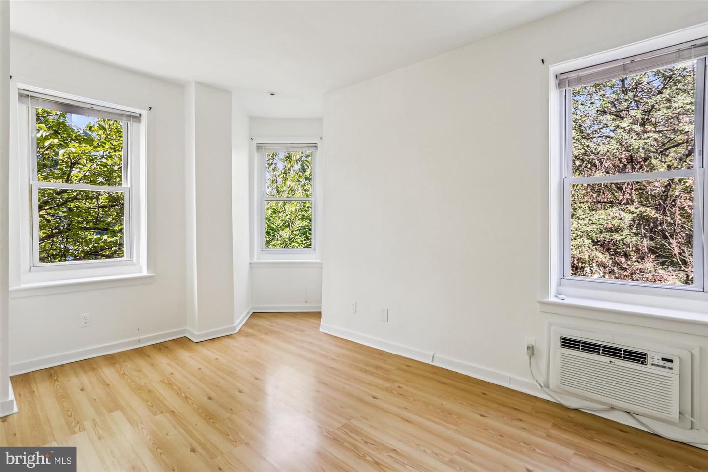 400 15TH ST SE, WASHINGTON, District Of Columbia 20003, 4 Bedrooms Bedrooms, ,2 BathroomsBathrooms,Residential,For sale,400 15TH ST SE,DCDC2244546 MLS # DCDC2244546