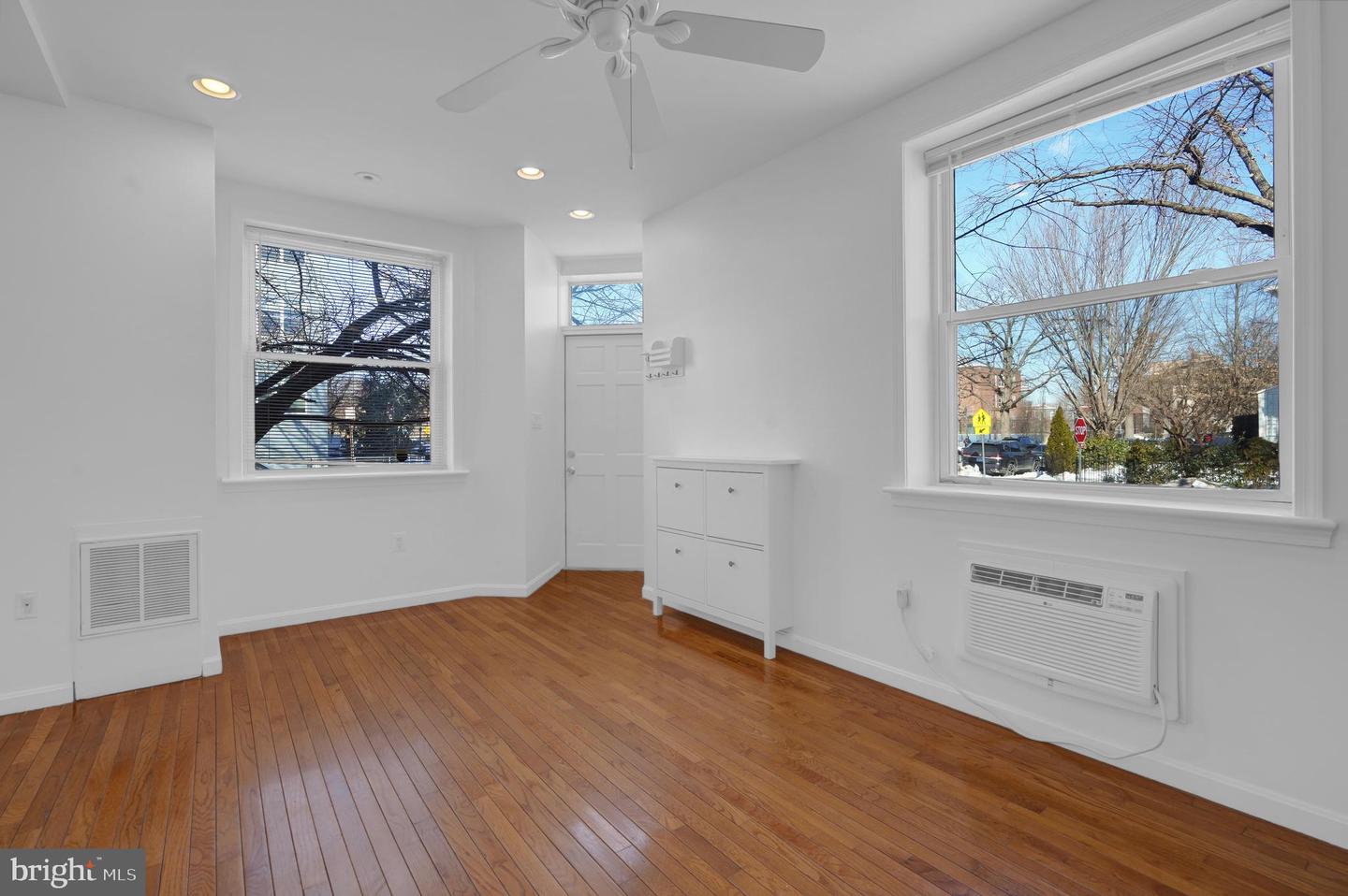 400 15TH ST SE, WASHINGTON, District Of Columbia 20003, 4 Bedrooms Bedrooms, ,2 BathroomsBathrooms,Residential,For sale,400 15TH ST SE,DCDC2244546 MLS # DCDC2244546