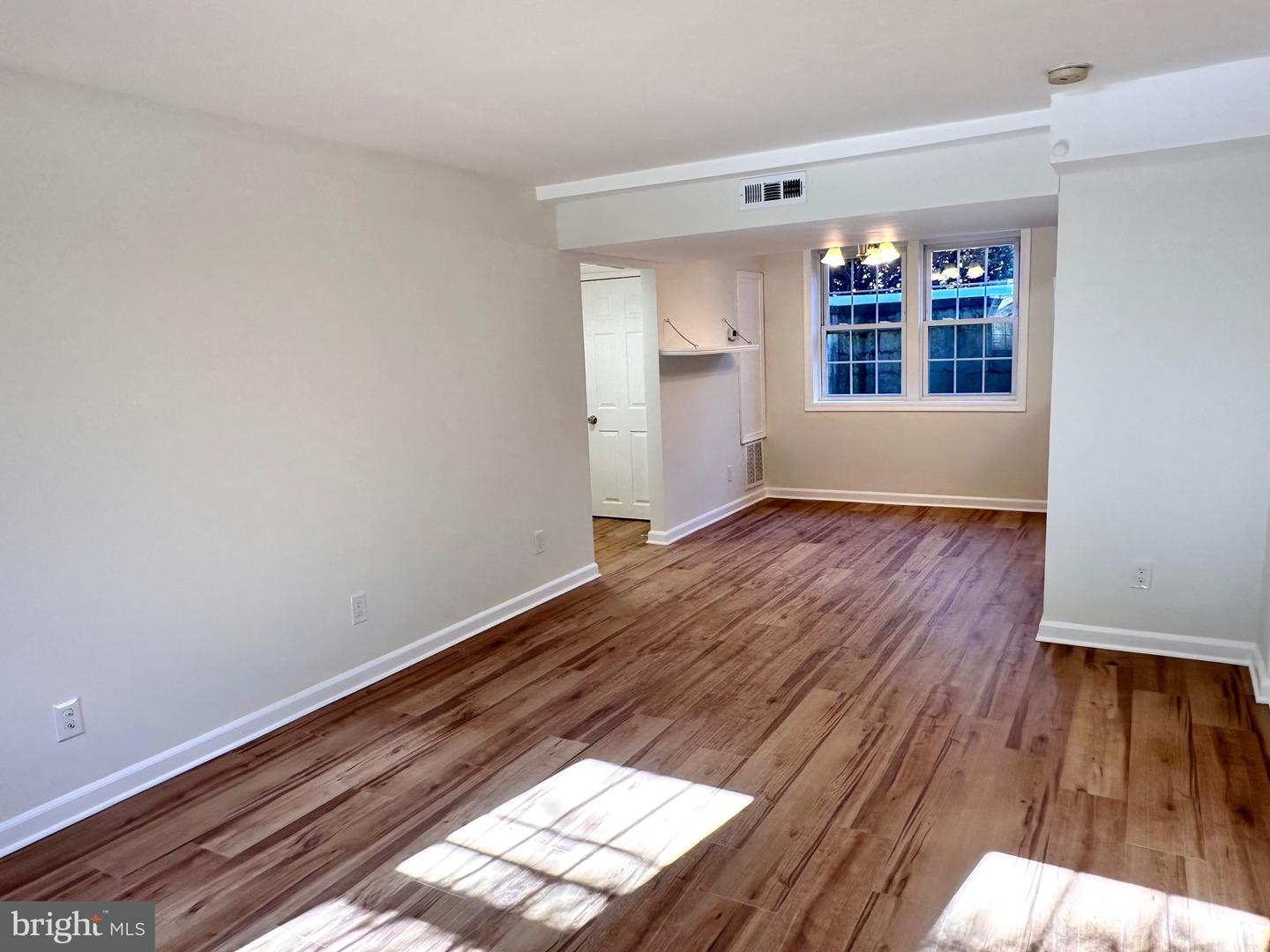 6608 E WAKEFIELD DR #J-1, ALEXANDRIA, Virginia 22307, 1 Bedroom Bedrooms, ,1 BathroomBathrooms,Residential,For sale,6608 E WAKEFIELD DR #J-1,VAFX2289332 MLS # VAFX2289332