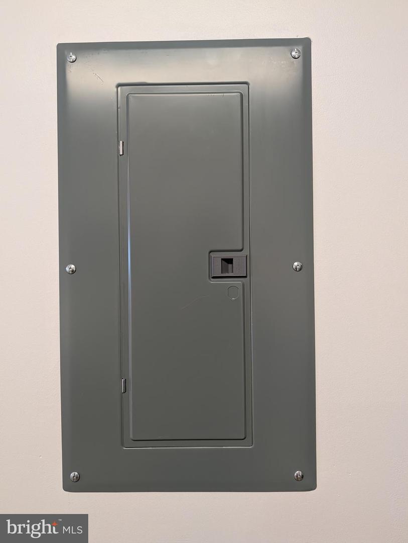 8340 GREENSBORO DR #509, MCLEAN, Virginia 22102, 1 Bedroom Bedrooms, ,1 BathroomBathrooms,Residential,For sale,8340 GREENSBORO DR #509,VAFX2289356 MLS # VAFX2289356