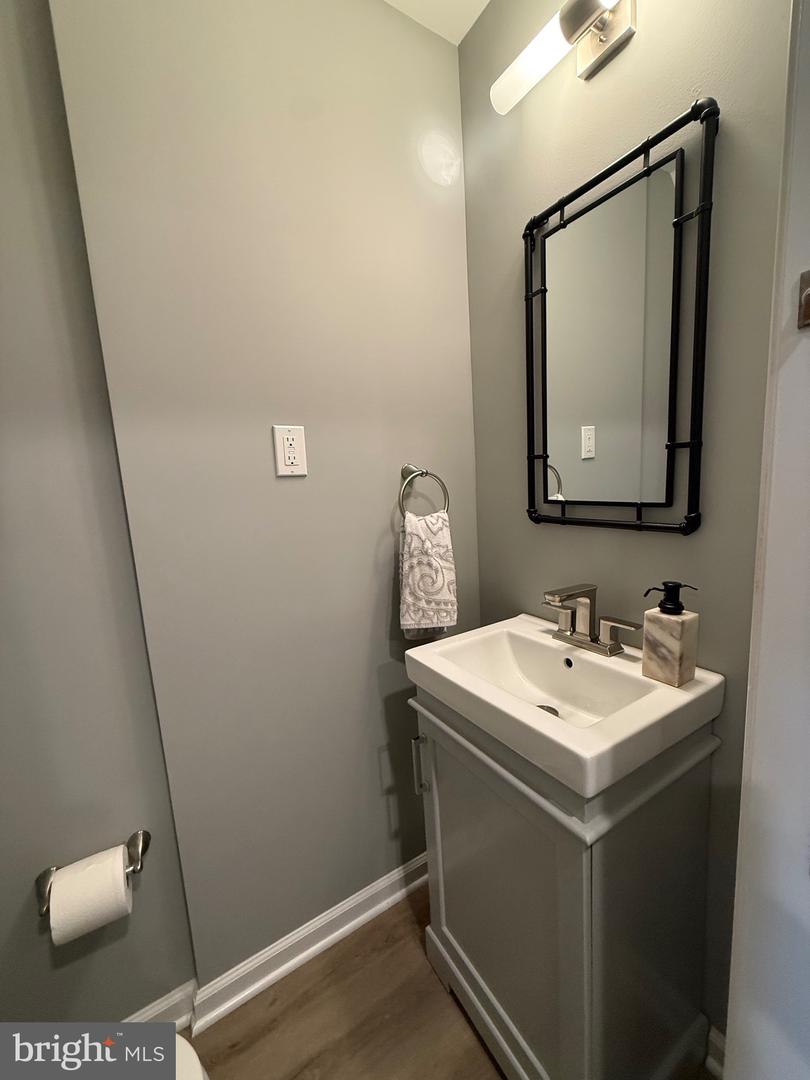 6012 CHESTNUT HOLLOW CT, CENTREVILLE, Virginia 20121, 2 Bedrooms Bedrooms, ,1 BathroomBathrooms,Residential,For sale,6012 CHESTNUT HOLLOW CT,VAFX2289402 MLS # VAFX2289402