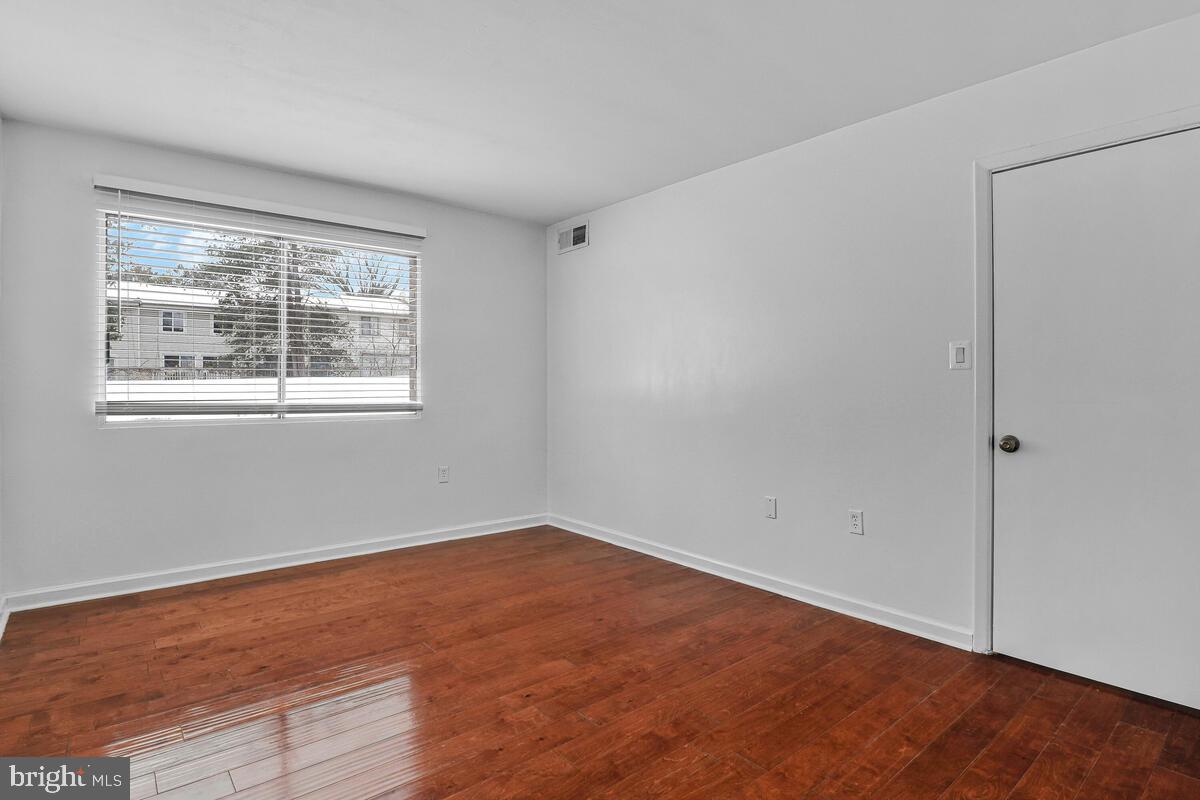 1604 RENATE DR #104, WOODBRIDGE, Virginia 22192, 1 Bedroom Bedrooms, ,1 BathroomBathrooms,Residential,For sale,1604 RENATE DR #104,VAPW2112006 MLS # VAPW2112006